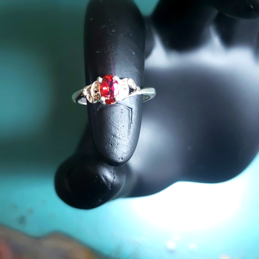 Sterling 925 Silver Ring with 0.6 CT Mystic Topaz